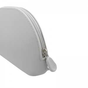 Portable zipper cosmetic handbag